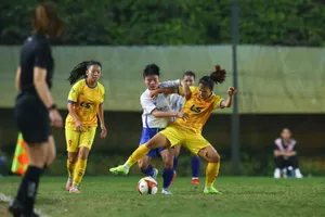 TPHCM (áo vàng) thắng Thái Nguyên T&T trong trận chung kết Cúp Quốc gia 2025.