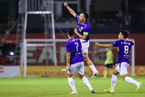 Văn Quyết tỏa sáng với bàn nâng tỷ số 3-1 cho Hà Nội FC. Ảnh: MINH HOÀNG