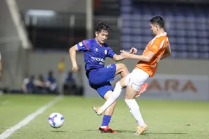 VPF (áo xanh) đang so kè cùng Đà Nẵng ở vị trí cuối bảng xếp hạng V-League 2026-2027.