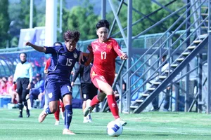 Hai đội U17 nữ Việt Nam và Thái Lan chia điểm ở ngày ra quân. Ảnh: ĐOÀN NHẬT