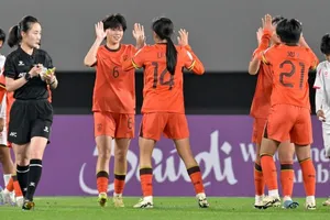Các cầu thủ chủ nhà U17 Trung Quốc giành chiến thắng áp đảo trước U17 nữ Myanmar. Ảnh: AFC