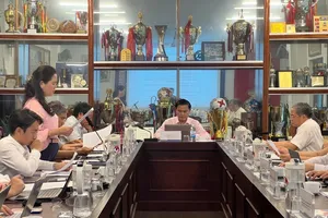 Ông Trần Anh Tú, Phó chủ tịch VFF chủ trì cuộc họp.
