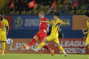Williams, tác giả bàn gỡ 1-1 cho đội chủ nhà, khởi đầu cho chiến thắng ngược dòng 3-1. Ảnh: DŨNG PHƯƠNG