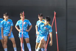 Toàn đội thoải mái tâm lý trước trận tứ kết gặp lại U17 Australia. Ảnh: ĐOÀN NHẬT