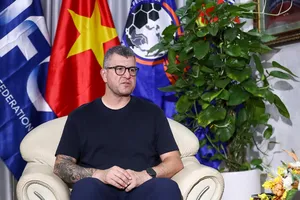 HLV Cristiano Roland tại trụ sở LĐBĐ Việt Nam vào trưa 19-5. Ảnh: MNH ĐỖ