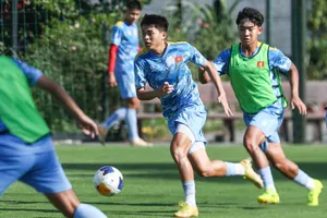 U19 Việt Nam tích cực chuẩn bị trước ngày sang Indonesia. Ảnh: ĐOÀN NHẬT