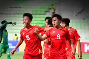 Công Hậu tỏa sáng với cú hat-trick bàn thắng cho U19 Việt Nam ở trận ra quân gặp Timor Leste. 