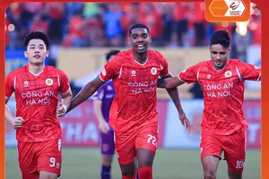 CLB CAHN giành cú "hatrick giải thưởng" trong tháng 5.