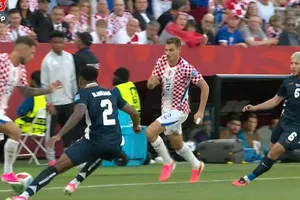 Croatia có chiến thắng kịp thời trước Panama để thắp lại hy vọng tranh vé đi tiếp.