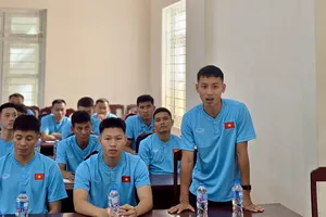 Đỗ Hùng Dũng cùng nhiều cầu thủ kỳ cựu đang còn thi đấu như Văn Thắng, Huy Hùng, Khắc Ngọc... đăng ký tham dự khóa học.