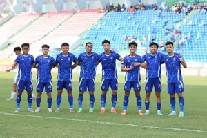 Các cầu thủ Quảng Ninh vẫn chưa an tâm để trở ra sân tập chuẩn bị cho mùa bóng mới.