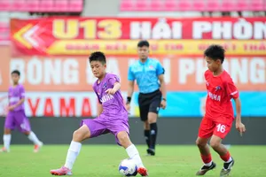 Các cầu thủ Hà Nội giành chiến thắng cách biệt trước U17 Công an TPHCM ở vòng tứ kết.