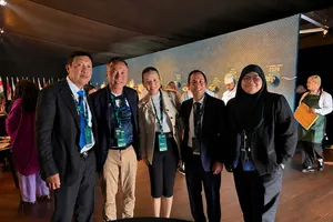 Ông Trần Quốc Tuấn cùng lãnh đạo các LĐBĐ quốc gia tại châu Á tại sân vận động MetLife.