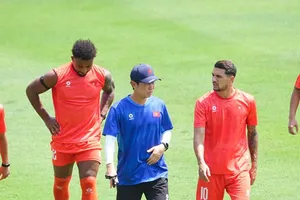 HLV Kim Sang-sik và "họng súng hai nóng" Xuân Son và Hoàng Hên