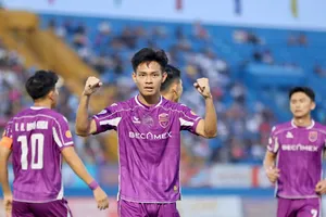 Chấn thương sẽ khiến Vĩ Hào không thể đồng hành cùng Becamex TPHCM ở đầu mùa bóng 2026-2027. Ảnh: BHCMC