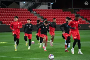 CLB CAHN trên sân tập trước trận đấu với Aldelaide. Ảnh: CAHN FC