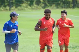 Trương Tiến Anh (số 15) khẳng định đội sẽ không chủ quan ở những trận đấu sắp đến. Ảnh: ĐOÀN NHẬT 