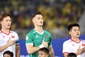 Thủ môn Lê Giang tiếp tục thể hiện phong độ ấn tượng trong khung thành đội tuyển Việt Nam. Ảnh: HẢI HOÀNG