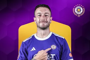 Tiền đạo kỳ cựu Adam Taggart (Ảnh: HNFC)