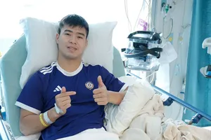 Duy Mạnh lạc quan sau ca phẫu thuật. Ảnh: FBNV