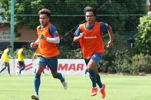 Nguyễn Công Phương (bên phải) lỡ hẹn cùng ASIAD 2026 khi không kịp bình phục chấn thương. Ảnh: ĐOÀN NHẬT