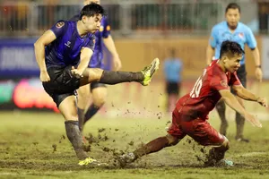 Trận "thủy chiến" giữa HA.GL và Hải Phòng ở vòng 2 V-League 2026-2027. Ảnh: ĐÔNG HUYỀN