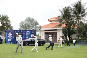 Nghi thức phát bóng khai mạc Giải golf KOHBLE Championship – Tranh Cúp Báo Thể thao và Văn hóa 2026. Ảnh: BTC