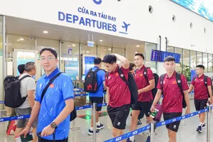 Đội tuyển Việt Nam tại sân bay Nội Bài sáng 23-9. Ảnh: ĐOÀN NHẬT