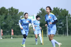 Tiền vệ kỳ cựu Thái Thị Thảo (bên trái). Ảnh: VFF