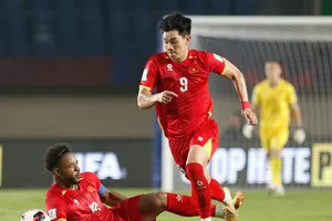 Xuân Son sớm dừng bước vì chấn thương, ông Kim gấp rút lên phương án tìm người thay thế đá cặp với Đình Bắc ở chặng đường còn lại. Ảnh: ANH KHOA