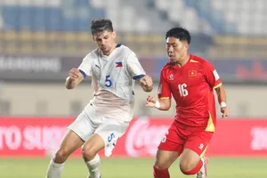 Khoa Ngô (phải) là "bài tẩy" mà HLV Kim Sang-sik dành cho Thái Lan ở cuộc so tài ngày 29-9. Ảnh: ANH KHOA