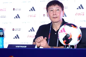 HLV Kim Sang-sik thừa nhận những khó khăn về lực lượng hiện tại của đội tuyển Việt Nam so với ASEAN Cup mới đây. Ảnh: ANH KHOA