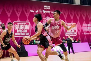 CLB Thái Sơn Nam (bên trái) giành suất vào tứ kết dù để thua IN’N’OUT ở lượt cuối.