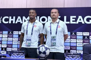 HLV Popov hướng đến kết quả tốt trước Persib vào tối 14-10. Ảnh: TCVT FC