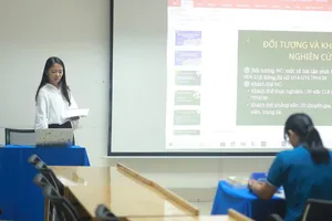 Huỳnh Như bảo vệ luận văn chuyên ngành giáo dục thể chất. Ảnh: FBNV