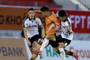Hàng công HAGL bùng nổ trong trận thắng SHB Đà Nẵng 3-0. Ảnh: MINH TRẦN