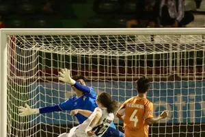 Abdel Amine Trần Đức Vinh lập công ở bàn ấn định chiến thắng 2-0 cho SLNA. Ảnh: MINH TRẦN