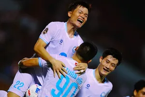 Nam Định bùng nổ với chiến thắng 4-0 trước Đồng Nai. Ảnh: QUANG ĐƯƠNG