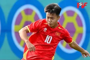 Xuân Vinh ghi bàn ấn định tỷ số 4-1 cho U15 Việt Nam trước U15 Mauritius. Ảnh: PVF