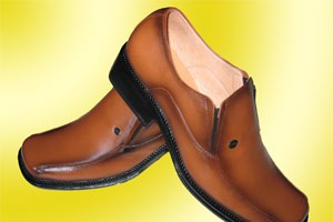 With Dong Hai Leather Shoe – Walking To Success