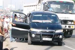 Xe dù “vô tư” cạnh Trạm CSGT số 2