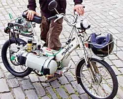 Xe máy và ô tô hoạt động bằng nhiên liệu… không khí