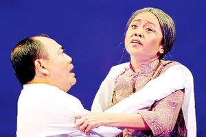 Hãy cho biết các nghệ sĩ trong ảnh này tên gì, tham gia tác phẩm nào, của tác giả, đạo diễn nào?