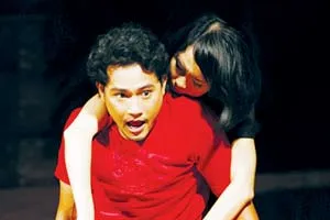 Hãy cho biết hai nghệ sĩ trong ảnh này tên gì, tham gia tác phẩm nào?