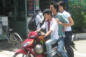 Sinh viên với văn minh đô thị: Ý thức vẫn còn… kém