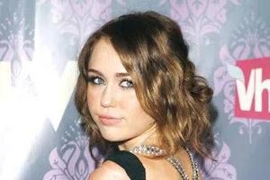 Miley Cyrus muốn... làm người lớn