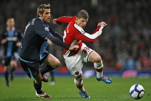 Wenger backs "mature" Arsenal in title challenge