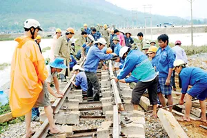 Phó Thủ tướng Hoàng Trung Hải: Trợ giúp dân xây dựng lại nhà để ổn định cuộc sống
