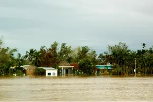 Xuất hiện vùng áp thấp trên Biển Đông, miền Trung sắp có mưa trên 600mm