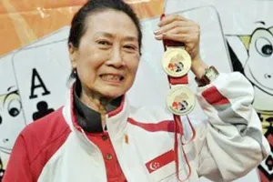 76 tuổi, vẫn… giành Huy chương Bạc